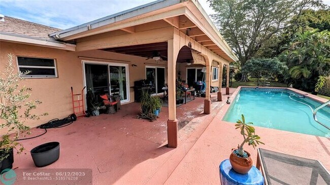 Building Photo - 8105 Nutmeg Way