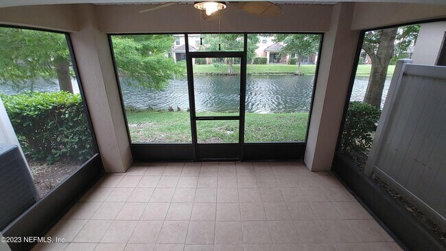 Building Photo - 5956 Pavilion Dr