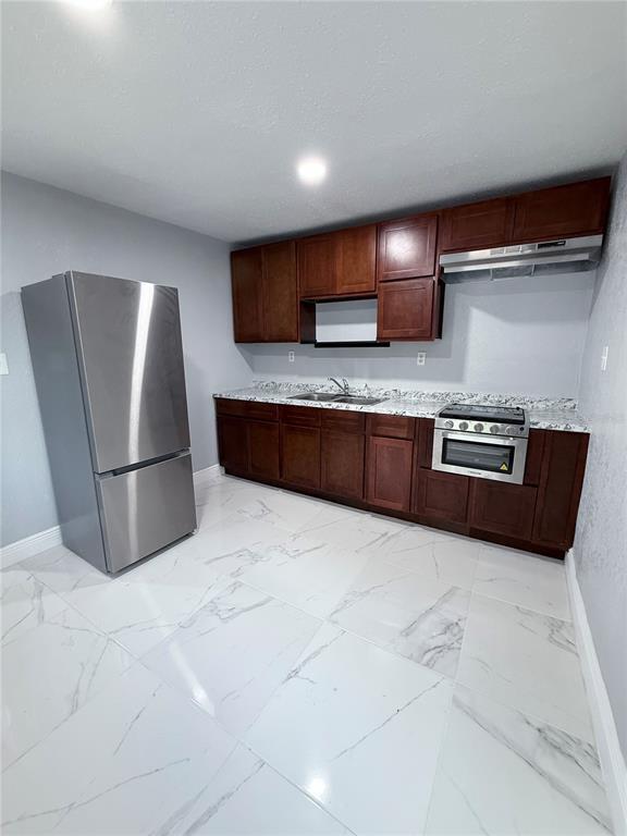 Building Photo - 1502 Deauville Dr
