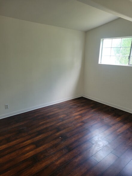 Building Photo - 1305 N Fenimore Ave