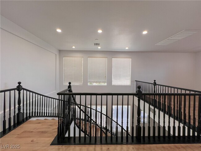 Building Photo - 599 Center Green Dr