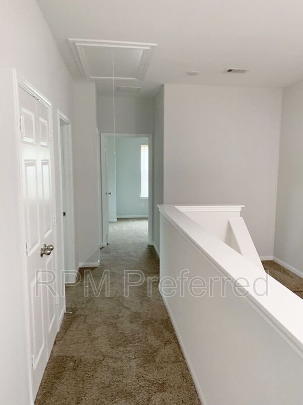 Building Photo - 9026 Everglade Dr