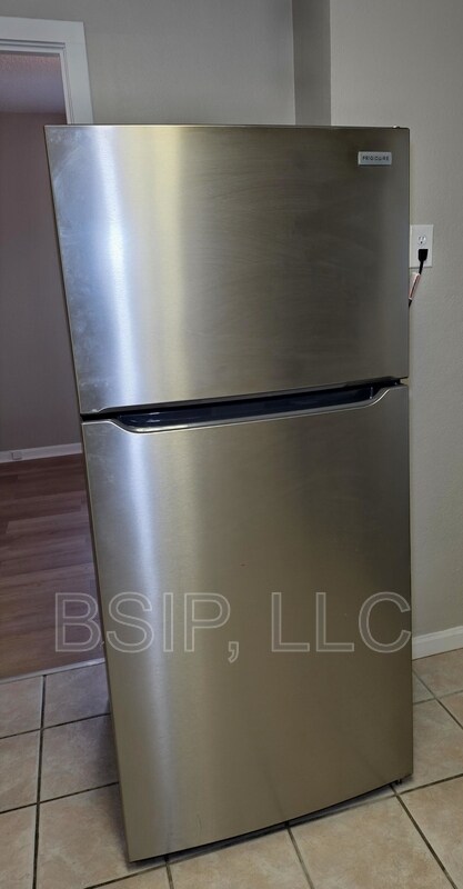 Building Photo - 1141 NE Chester Ave