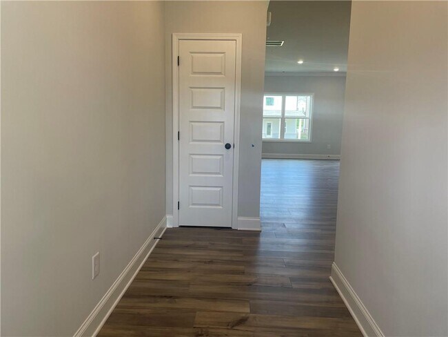Building Photo - 4371 Portsbrook Ave