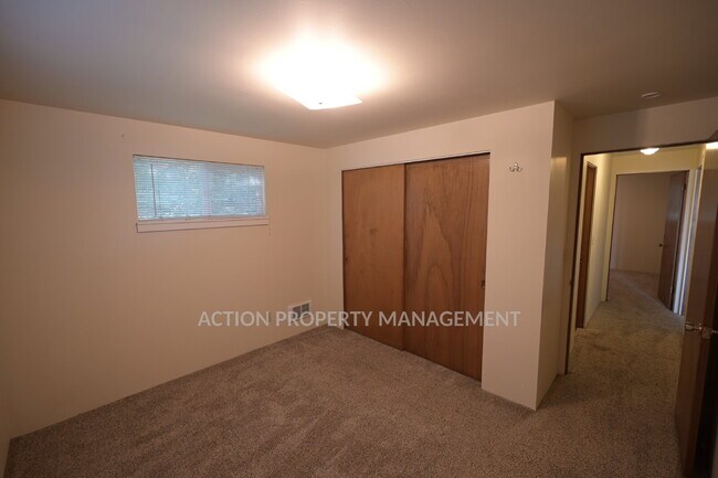 Building Photo - 2 bed 1 bath waterfront home, in Sequim