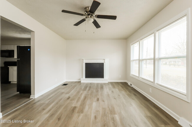 Building Photo - 2525 Coronet Dr