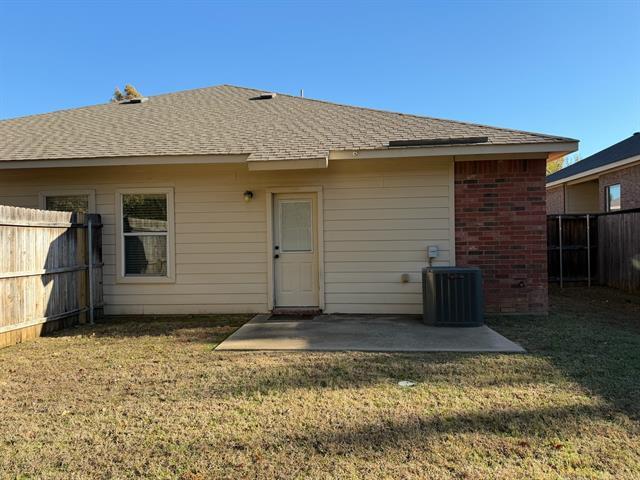 Building Photo - 1305 Ravenwood Dr