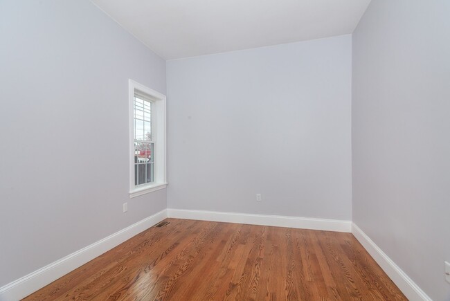 Building Photo - 72 Buttonwood St