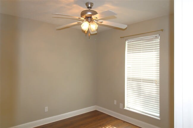 Building Photo - 508 Julie Ln