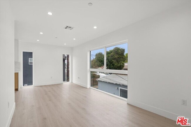 Building Photo - 4922 S Centinela Ave