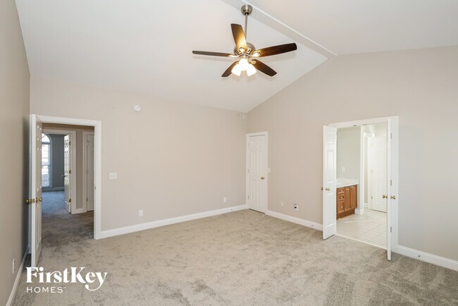 Building Photo - 1402 Holly Ridge Dr