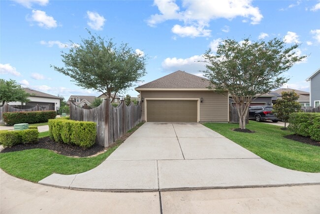 Building Photo - 18423 Blue Hollow Heights Dr