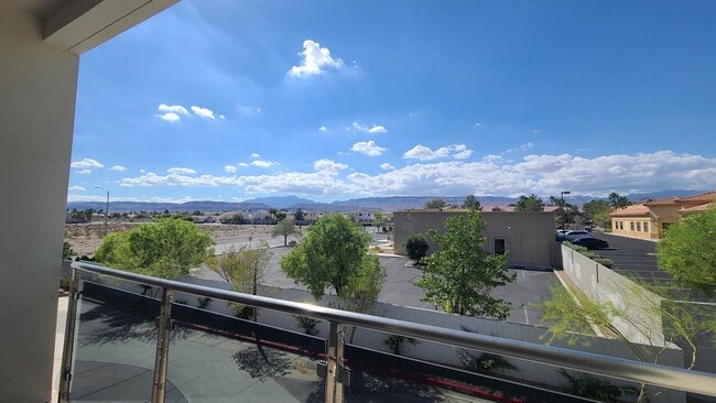 Building Photo - 2 Bedroom Condo located in Park House.