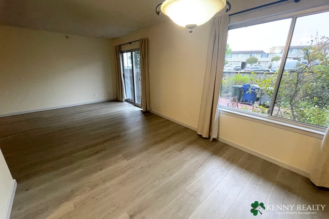 Building Photo - Updated 3 Bedroom Condo in South San Francisco