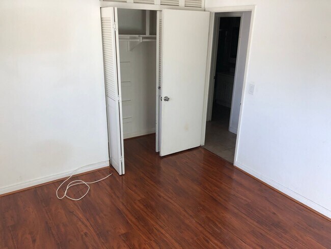 Building Photo - Amazing Single Family Home Located in desirable Huntington Beach!