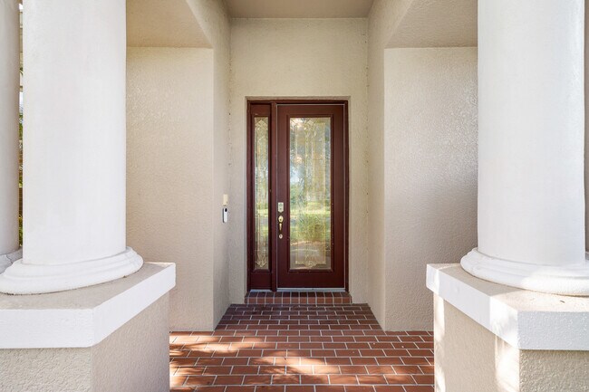 Building Photo - 27417 Silver Thatch Dr