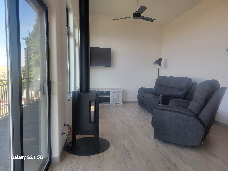 Building Photo - 2700 Old Dufur Rd