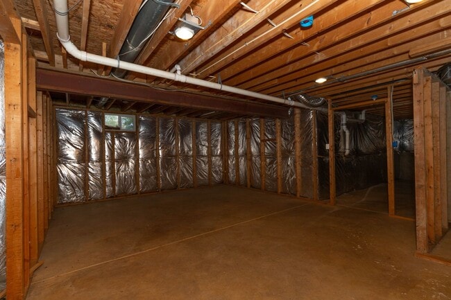 Building Photo - 4 bed, 2.5 bath Single Family Home in Char...