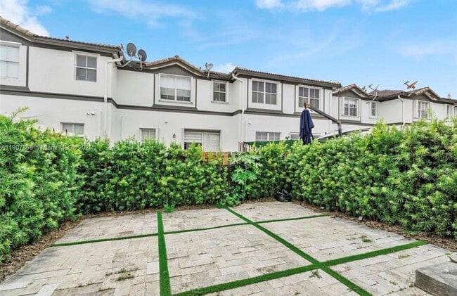 Building Photo - 7738 NW 116th Ave