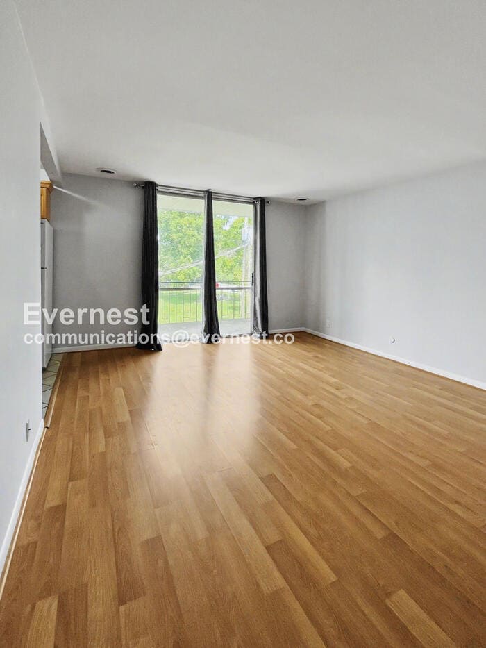 Building Photo - 613 Hillsboro Rd