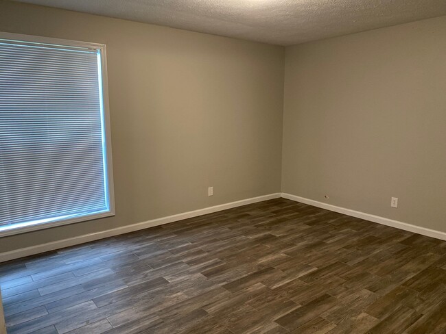 Building Photo - 51 Chatwood Cv