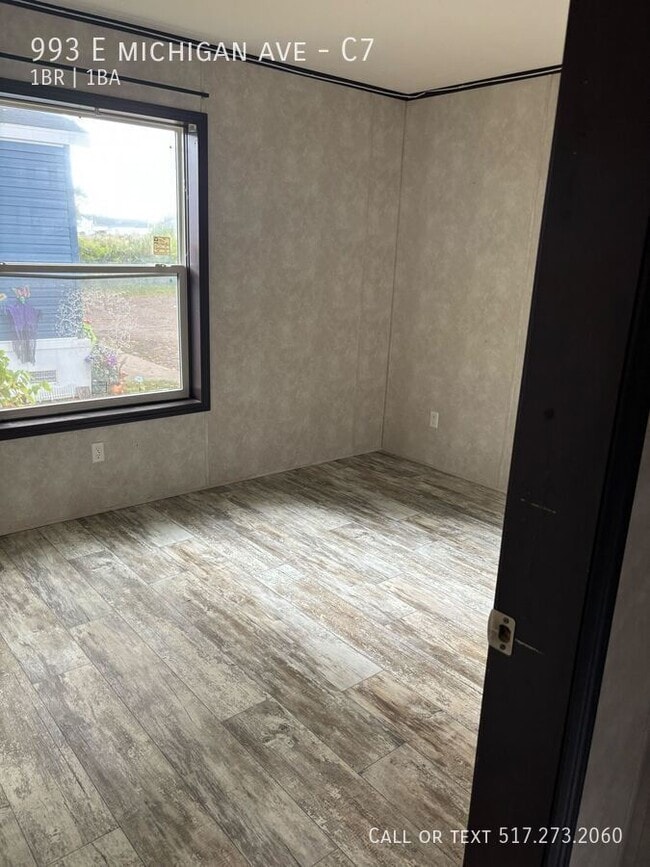 Building Photo - 993 E Michigan Ave