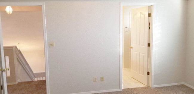 Building Photo - 6928 Crown Ridge Dr
