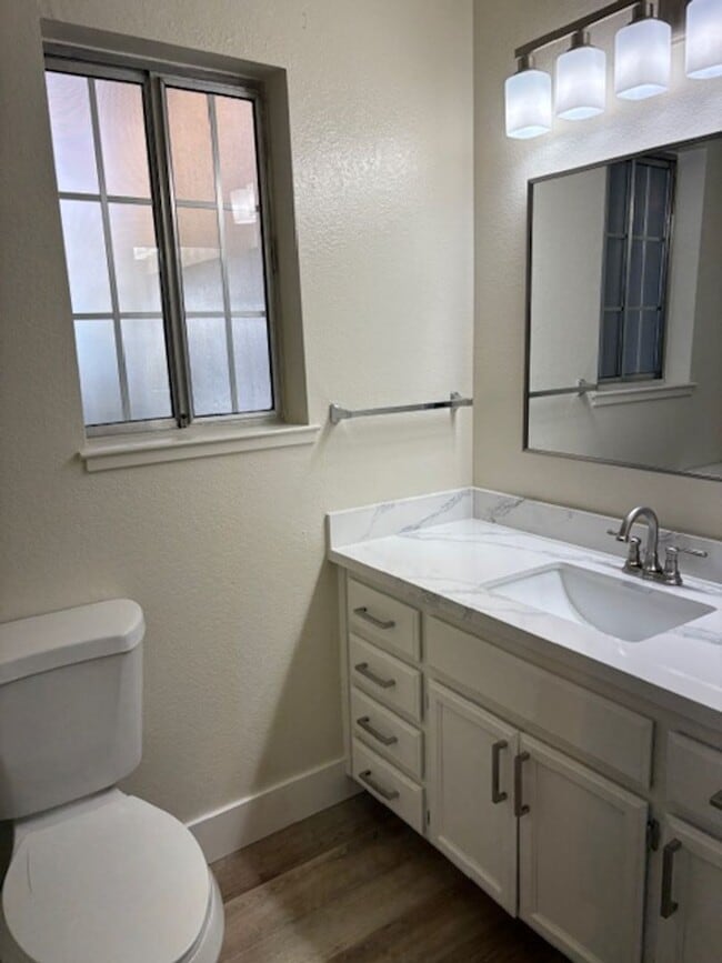 Building Photo - Lovely Pleasanton Townhouse