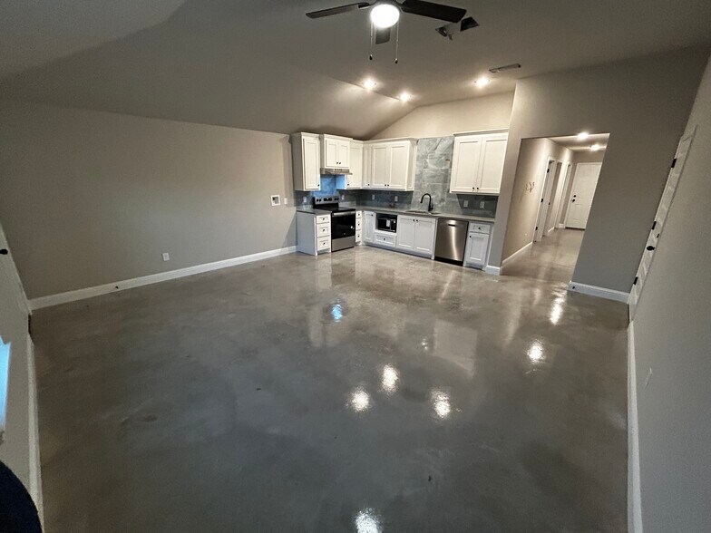 Building Photo - 10024 Highway 199 W