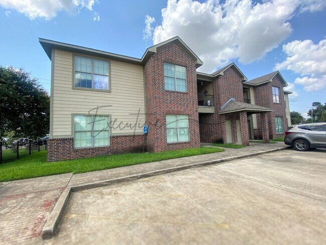 Primary Photo - 311 E Hale St