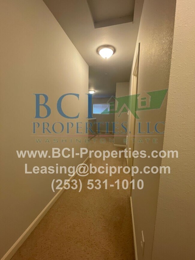 Building Photo - Beautiful 3 Bedroom House in Puyallup Available July 1, 2026!