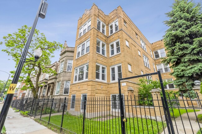 Building Photo - 1854 S Central Park Ave