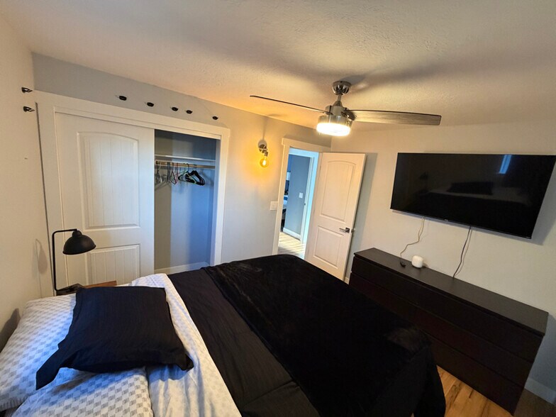 Building Photo - 2011 W Bedford St