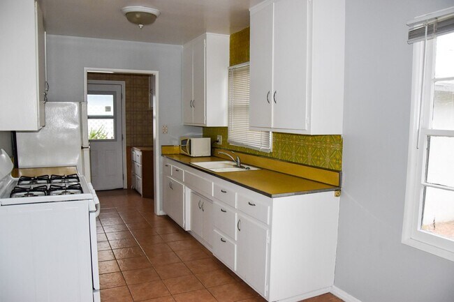 Building Photo - Steps to Chapman College