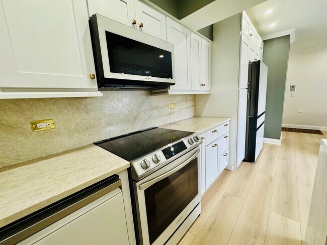 Building Photo - 926 Dunlop Ave