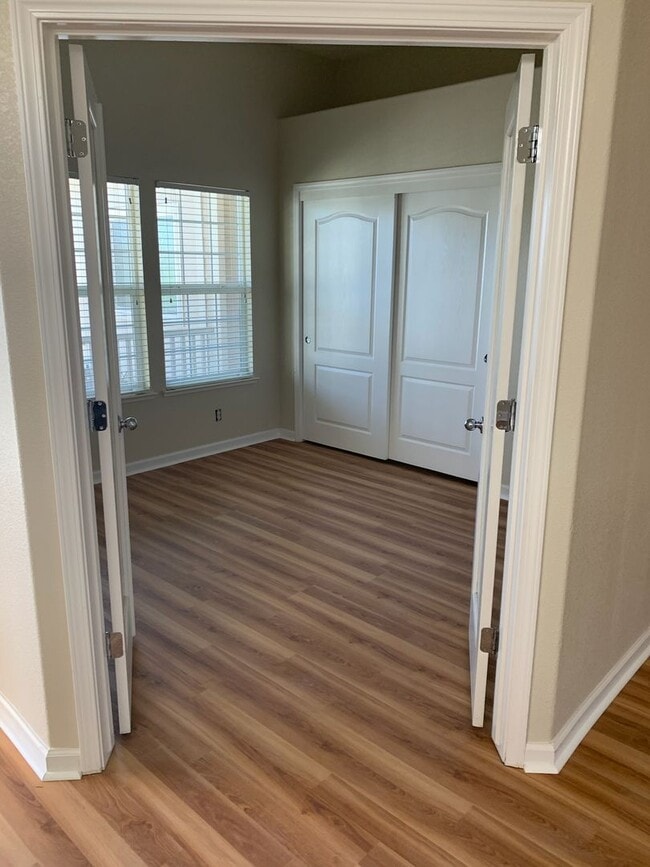 Building Photo - Turlock 4 Bedroom 2 bathroom home Near Chr...