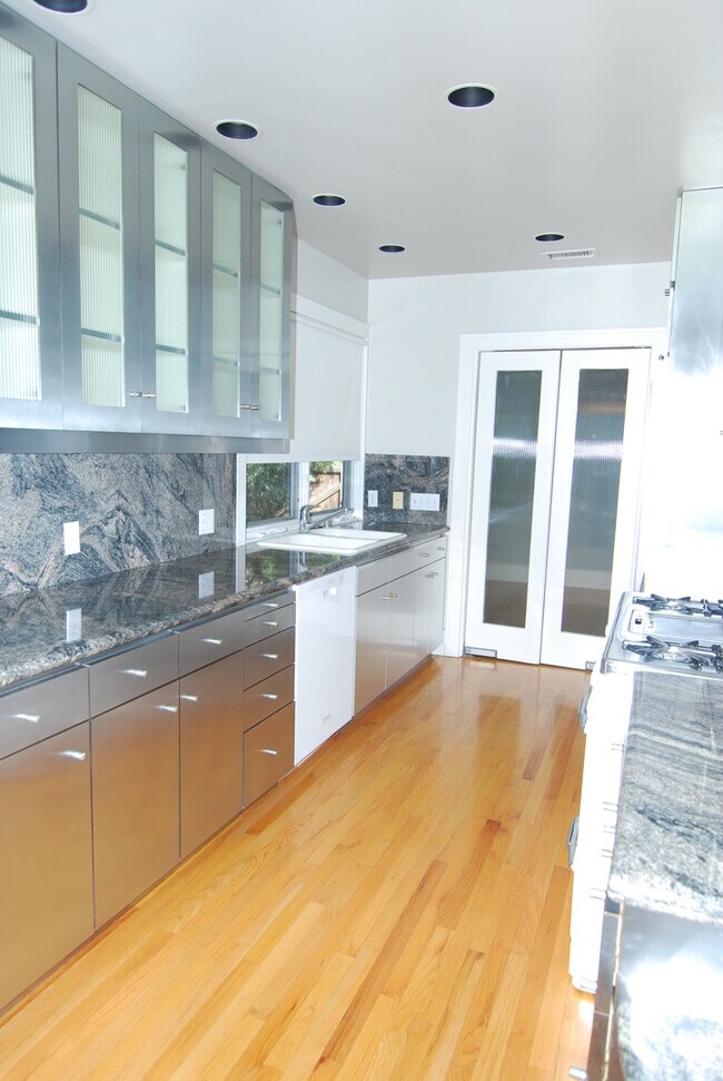 Building Photo - Pristine Craftsman in Belmont Heights!
