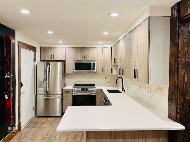 Primary Photo - Recently Renovated Hill Condo - SIX MONTH ...