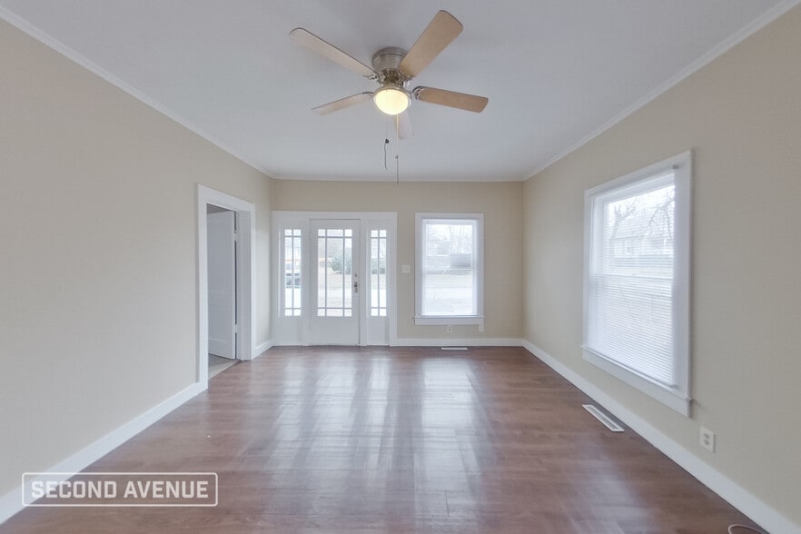 Building Photo - 601 E 4th St