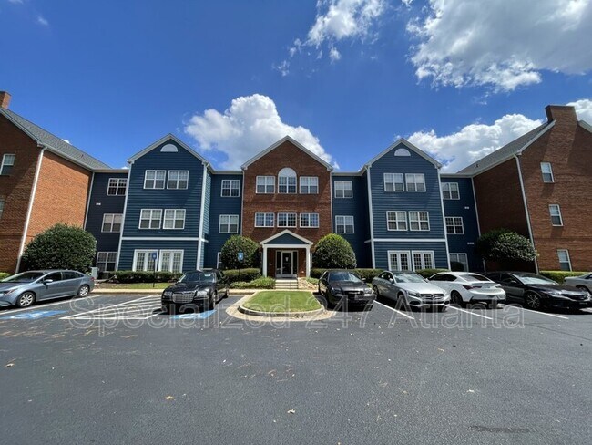 Building Photo - 3300 Dogwood Dr