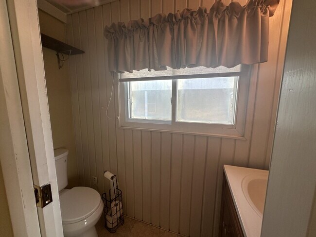 Building Photo - Cozy and Convenient Water Front 2/1 in St. Cloud's Shelter Cove