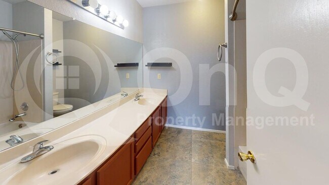 Building Photo - 3025 W Country Ranch Dr