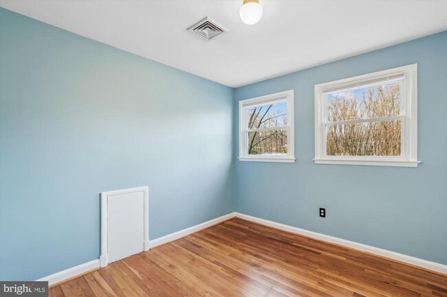 Building Photo - 6154 Beachway Dr