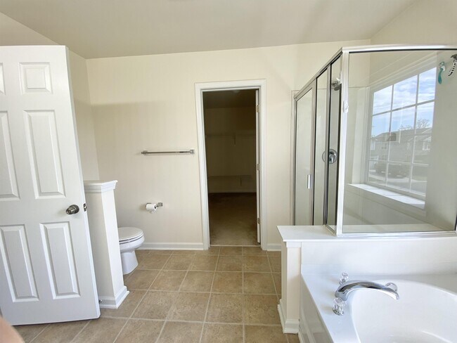 Building Photo - 19 Saluda Way