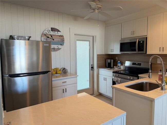 Building Photo - 775 John Ringling Blvd