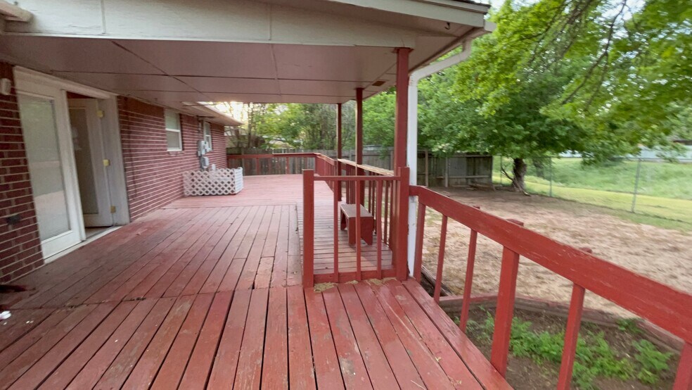 Building Photo - 4700 SE 42nd St