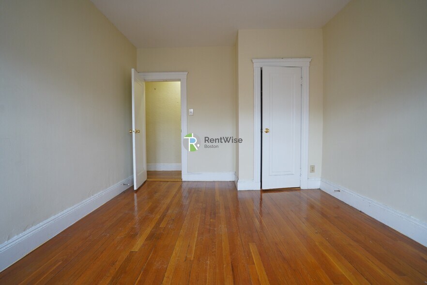 Building Photo - 51 Linden St