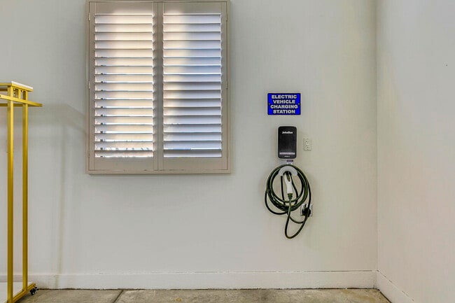 Building Photo - 41370 Sparkey Way