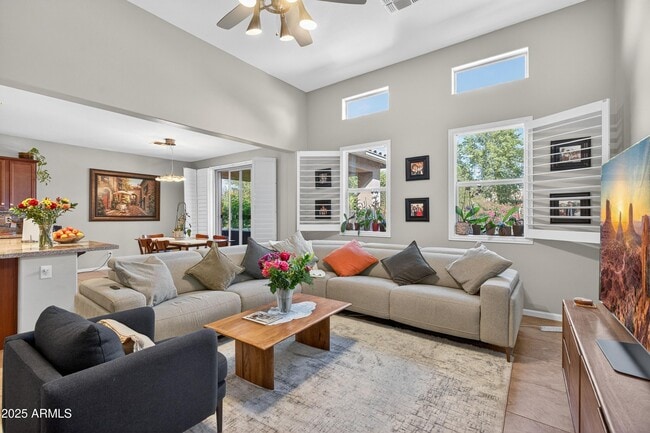 Building Photo - 8984 W Diana Ave