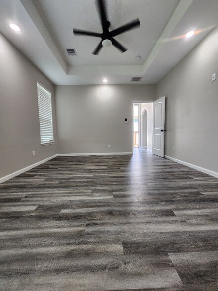 Building Photo - 3705 Oakview St